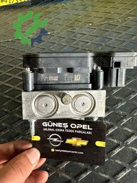 Opel Corsa ABS Beyni 39011871 çıkma parça