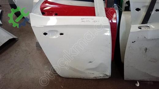 Opel Corsa Sağ Arka Kapı çıkma parça
