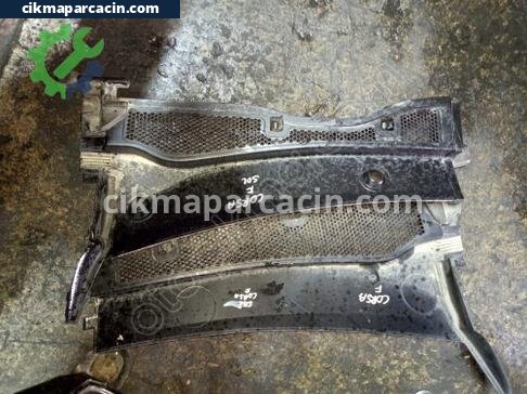 Opel Corsa Ön Cam Izgarası çıkma parça