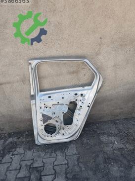 Opel Corsa Sağ Arka Kapı çıkma parça