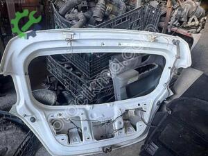 Opel Corsa Modeli için Arka Bagaj Kapak Parçası