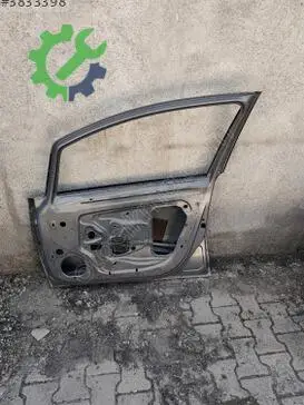 Opel Corsa Sağ Ön Kapı çıkma parça
