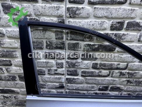Opel Crossland Sağ Ön Kapı 39078357 çıkma parça