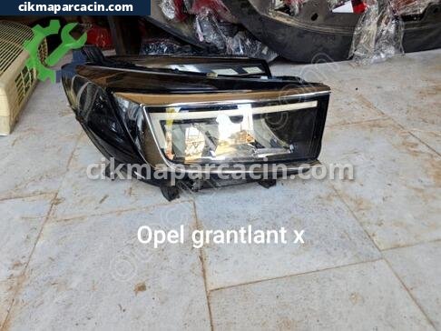 Opel Grandland Sağ Ön Far çıkma parça