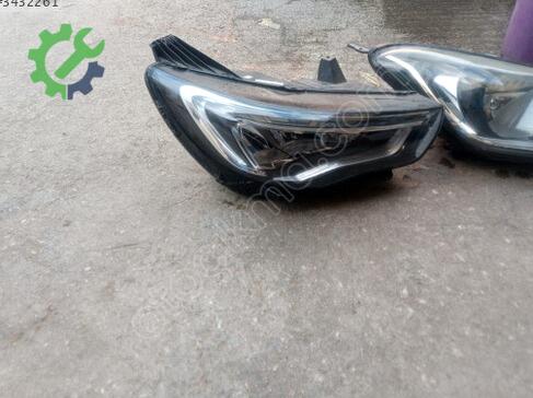 Opel Grandland Sağ Ön Far çıkma parça