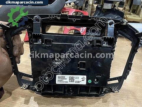 Opel Insignia Torpido çıkma parça
