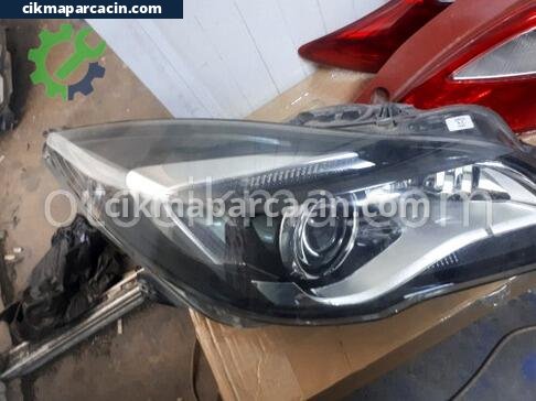 Opel Insignia Sağ Ön Far çıkma parça