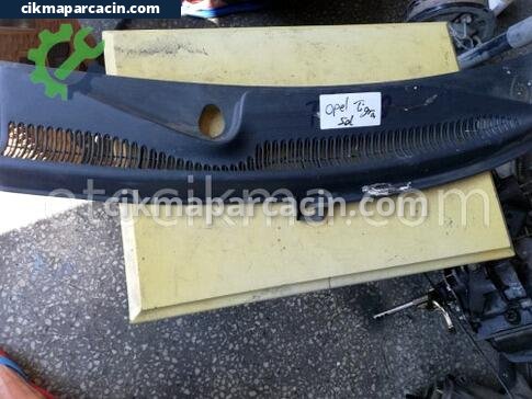 Opel Tigra Ön Cam Izgarası çıkma parça