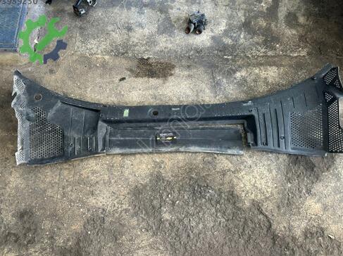 Opel Vectra Ön Cam Izgarası 90464416 çıkma parça