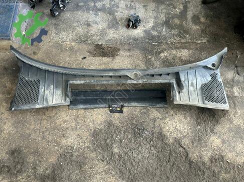 Opel Vectra Ön Cam Izgarası 90464416 çıkma parça