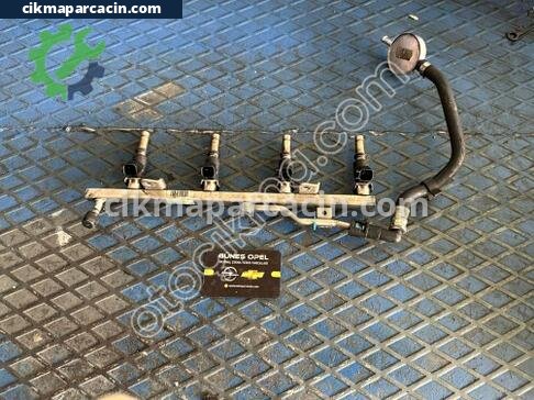 Opel Zafira Enjektör Kütüğü çıkma parça