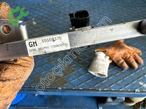 Opel Zafira Enjektör Kütüğü 55559375 çıkma parça