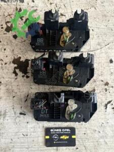 Opel Zafira 2025 - 2025 Kapı Kilidi Çıkma - 24414135