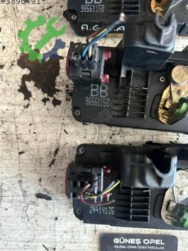 Opel Zafira Kapı Kilidi 24414135 çıkma parça