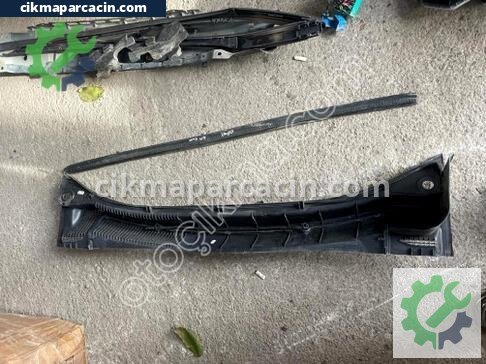Opel Zafira Ön Cam Izgarası çıkma parça