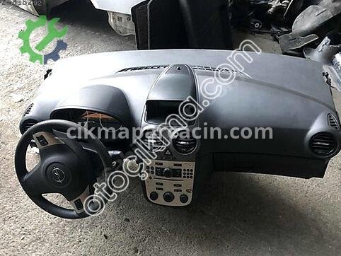 Opel Corsa Torpido çıkma parça