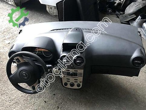 Opel Corsa Torpido çıkma parça