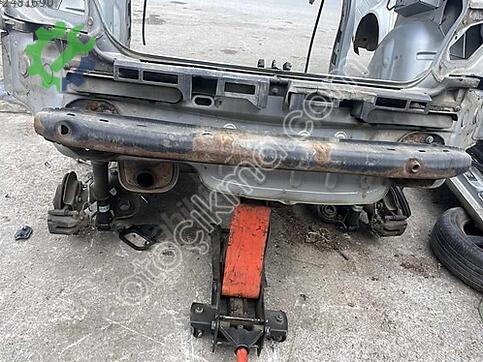Peugeot 307 Arka Tampon Demiri çıkma parça