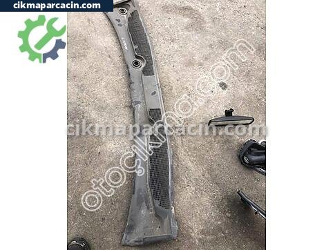 Renault Megane Ön Cam Izgarası çıkma parça