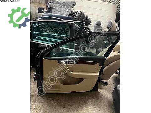 Volkswagen Passat Sağ Ön Kapı çıkma parça