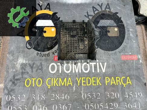 Peugeot Partner Akü Kapağı 9663615580 çıkma parça