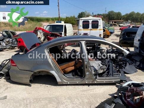 Volkswagen Passat Tavan çıkma parça