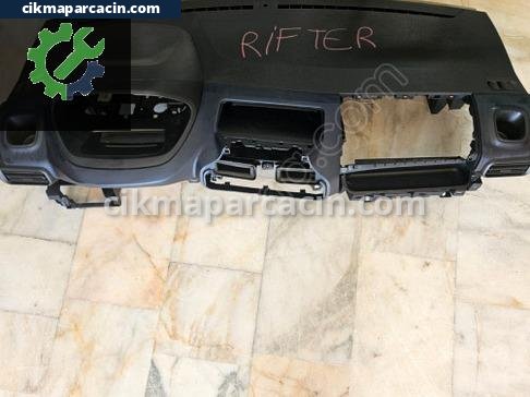 Peugeot Rifter Torpido çıkma parça