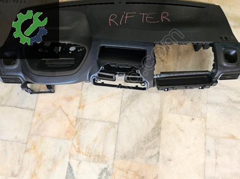 Peugeot Rifter Torpido çıkma parça