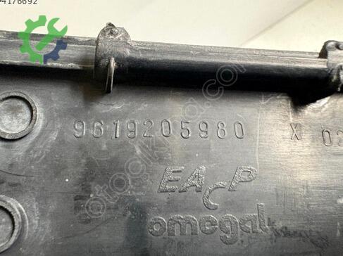 Peugeot 106 Ön Cam Izgarası çıkma parça