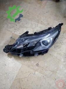 Peugeot  2008 sol ön far çıkma