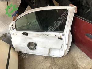 Peugeot 206 Modeli İçin Sağ Ön Kapı Çıkma Parçası