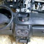Peugeot 206 torpido göğüs orjinal çıkma