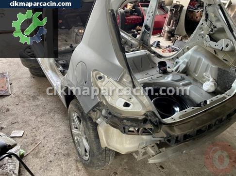 Peugeot 207 Sol Arka Çamurluk çıkma parça