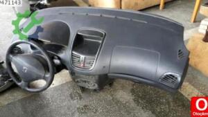 Peugeot 207 torpido göğüs orjinal çıkma