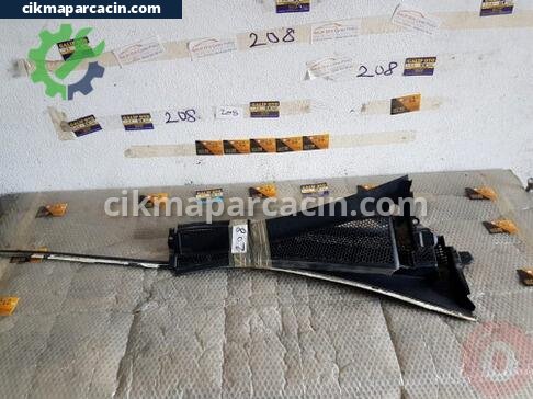 Peugeot 208 Ön Cam Izgarası çıkma parça