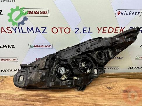 Peugeot 208 Sağ Ön Far çıkma parça