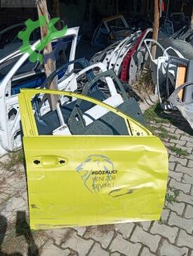 Peugeot 208 Sağ Ön Kapı çıkma parça