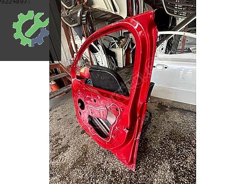 Peugeot 208 Sağ Ön Kapı çıkma parça