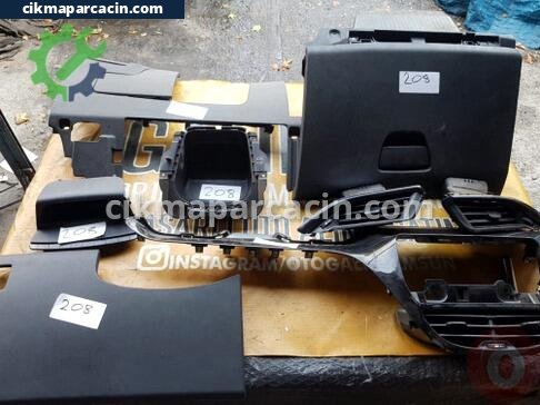 Peugeot 208 Torpido çıkma parça