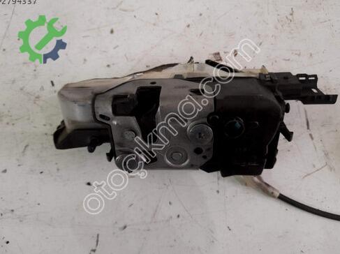 Peugeot 3008 Sol Ön Kapı Kilidi çıkma parça