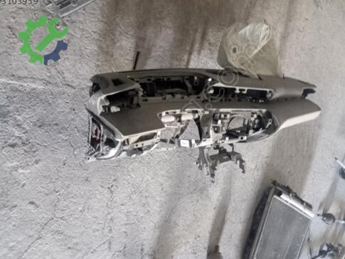 Peugeot 3008 Göğüs çıkma parça