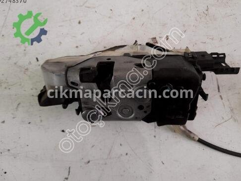 Peugeot 3008 Sol Ön Kapı Kilidi çıkma parça
