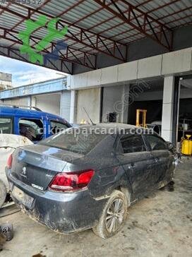 Peugeot 301 Bagaj Kapağı çıkma parça