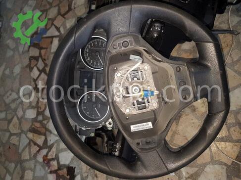 Peugeot 301 Silecek Kolu çıkma parça