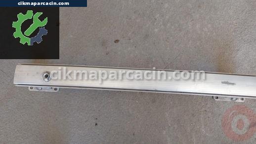Peugeot 301 Ön Tampon Demiri çıkma parça