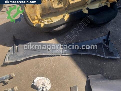 Peugeot 301 Ön Cam Izgarası çıkma parça