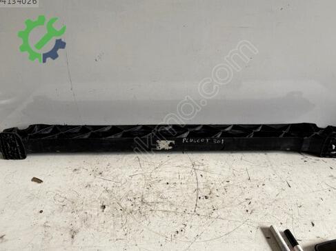 Peugeot 301 Tampon Braketi çıkma parça