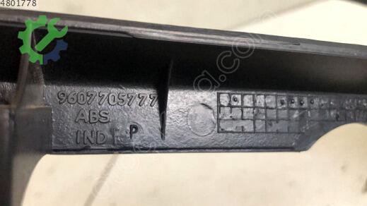 Peugeot 306 Gösterge Çerçevesi 9607705777 çıkma parça