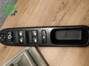 Orijinal Peugeot 307 Cam Düğmesi 2004-2010 Çıkma