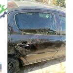 Peugeot 407 sağ arka kapi